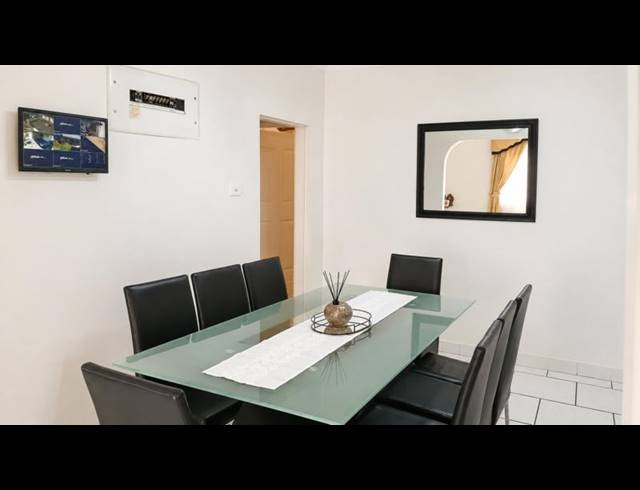 5 BEDROOM HOUSE FOR SALE IN CLARE HILLS